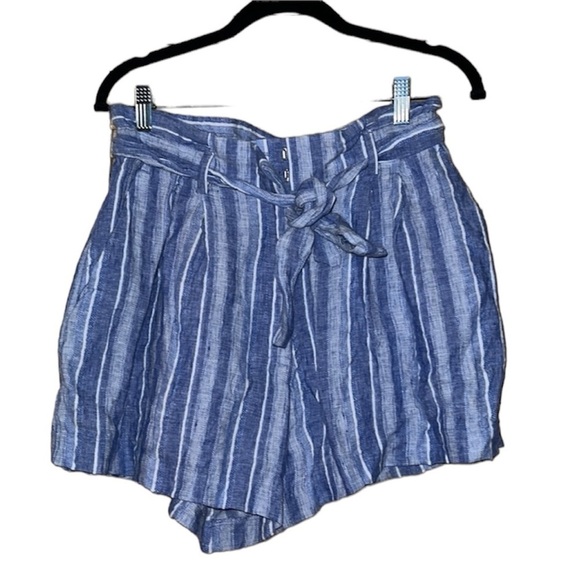 H&M- shorts -blue and white striped shorts size 8 (runs a little small) - Picture 1 of 3